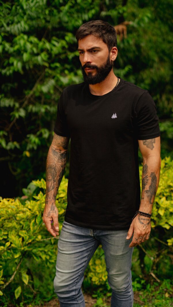 Camiseta para Hombre Cuello Redondo Negra 95% algodón - Image 2