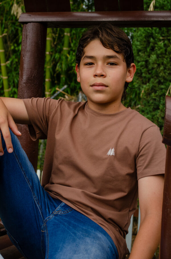 Camiseta para niño Cuello Redondo café 95% algodón